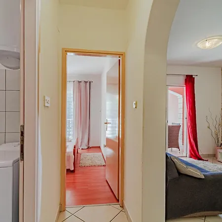 House Ivan 3*